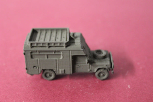 1-87TH SCALE 3D PRINTED BRITISH ARMY DEFENDER LAND ROVER AMBULANCE